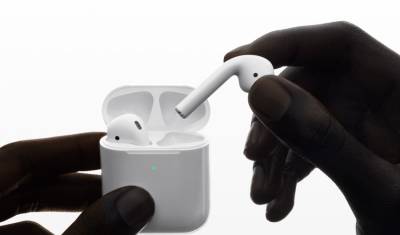 Apple сокращает производство беспроводных наушников AirPods на 30%