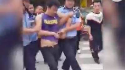 Опубликовано видео задержания напавшего на детский сад в Китае