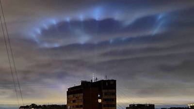 Низкая облачность подарила москвичам эффектное световое шоу — видео
