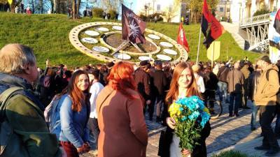 Устроивших в Киеве марш радикалов назвали "маргинальной группой в галифе"