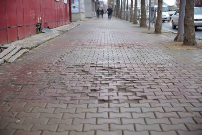В Южно-Сахалинске асфальт станет предпочтительнее тротуарной плитки