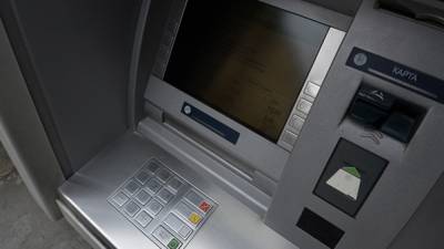 Эксперт по финансам предупредил о рисках при оплате кредитов через банкомат
