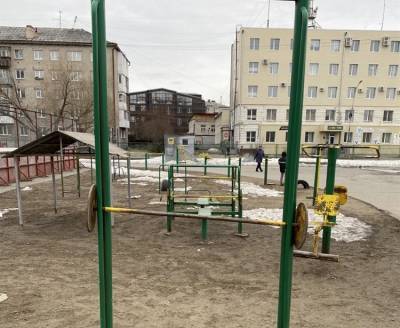 В Томске проверили уличные тренажеры после того, как ребенок травмировался на площадке