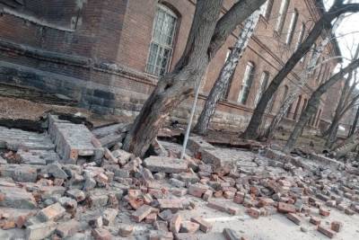 Забор психиатрической больницы на Владимировской рухнул в Новосибирске