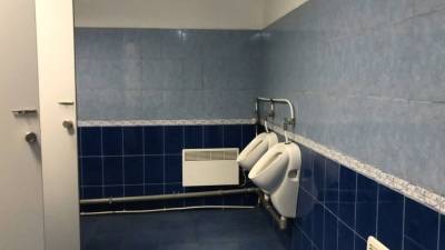 Россияне признались, что стесняются ходить в туалет на работе