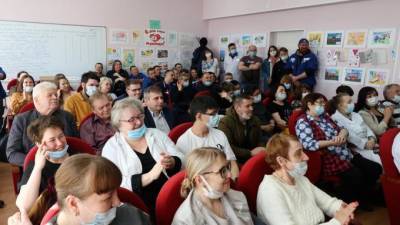 Дмитрий Никулин поздравил с праздником сотрудников скорой помощи Выборга