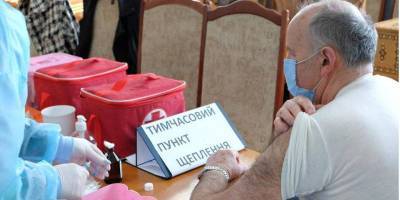 В Украине впервые сделали 70 тысяч прививок от коронавируса за сутки
