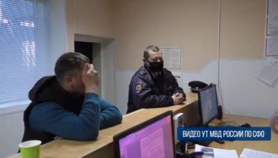В аэропорту Кемерова задержали мужчину, который хотел напасть на полицейских
