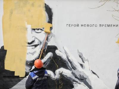 За граффити с Навальным в Питере возбудили уголовное дело о вандализме