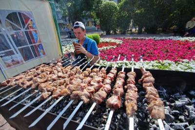 Центробанк подсчитал, сколько стоит пикник с шашлыками на майские праздники на Урале