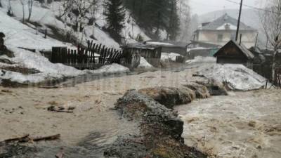 В Междуреченске размыло дороги из-за потопа — эксклюзивное видео