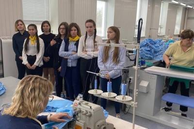 Школьники Серпухова узнали секреты пошива спецодежды