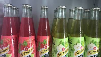 В Израиле пытаются запретить импорт напитков Schweppes из Украины