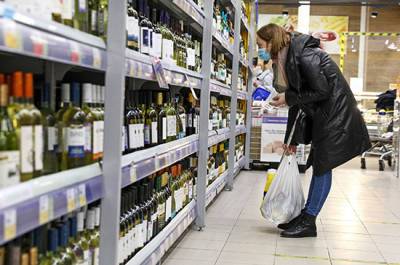 Потребление алкоголя среди россиян старше 15 лет с 2010 года сократилось на треть