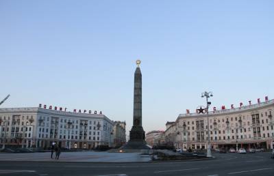 Пьяная молодежь осквернила монумент на Площади Победы в Минске