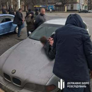 В Запорожье будут судить экс-следователя, который выманил у заключенного 282 тыс. гривен. Фото