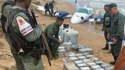 Силовики нашли на пляже разбившийся самолет с наркотиками