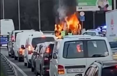 Поднялся столб пламя: ЧП в Киеве, слетелись спасатели и скорые, видео с места событий