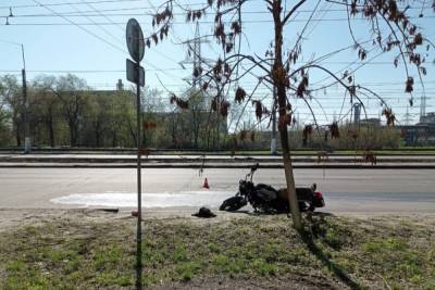 Мотоциклист перевернулся и загорелся в центре Волгограда