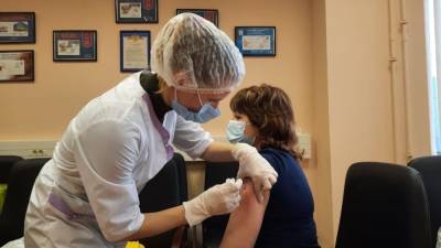 Российский инфекционист назвал условия для повторной вакцинации от COVID-19