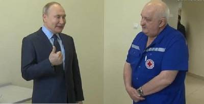 Путин обнимался с медиками в разгар пандемии коронавируса – в сети шутят, что это его двойник - ТЕЛЕГРАФ