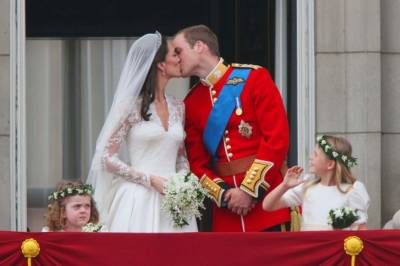 10 лет со дня свадьбы: дворец опубликовал портрет Кейт Миддлтон в нежных объятиях принца Уильяма