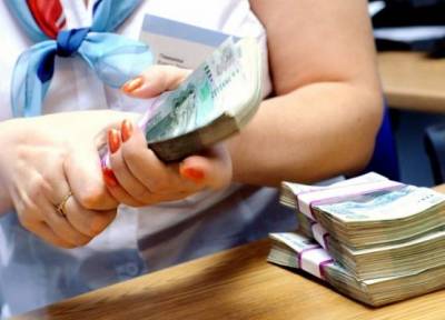 Россияне продолжают забирать деньги из банков
