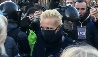 Жена Навального пришла на апелляцию приговора по делу о клевете на ветерана