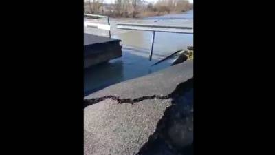 Появилось видео с места обрушения моста в Волгоградской области