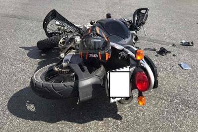 В Кургане мотоциклист врезался в автомобиль