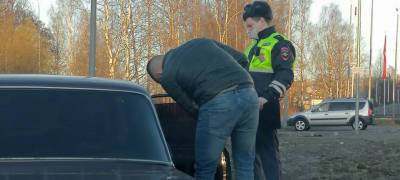 В Петрозаводске инспекторы ГИБДД заставили 70 водителей снять тонировку