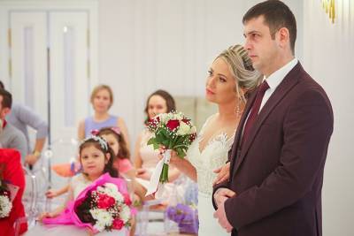 Стало известно, сколько московских пар планируют пожениться в ближайшие праздничные даты