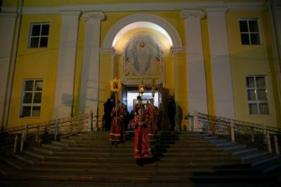 В Екатеринбурге все-таки проведут Крестный ход на Пасху - вокруг храма