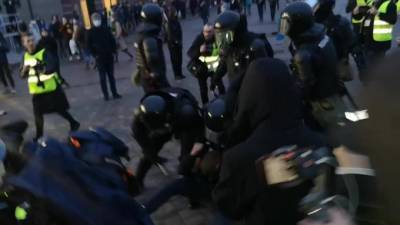 Петербуржца арестовали на трое суток за нецензурную брань на протестной акции 21 апреля