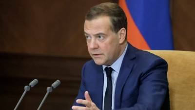 Медведев заявил о случаях посягательств международных институтов на историческую правду
