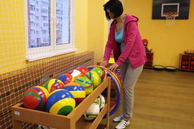 Петербургским родителям объяснили, как на майских каникулах будут работать детсады