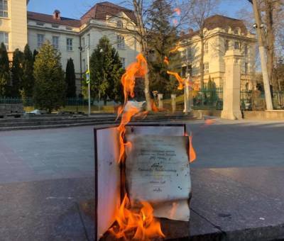 Из-за диссертации Кивы украинские ученые массово сжигают дипломы