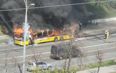 В Киеве сгорел пассажирский автобус