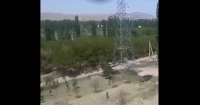 Между силовиками Кыргызстана и Таджикистана начались бои: подтягивают военную технику (ВИДЕО)