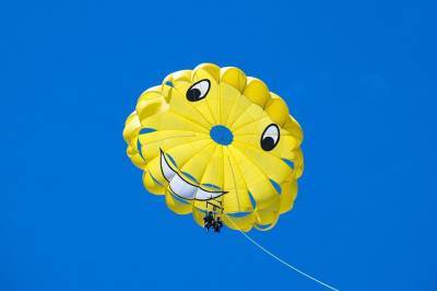 Названы самые интересные факты о прыжках с парашютом