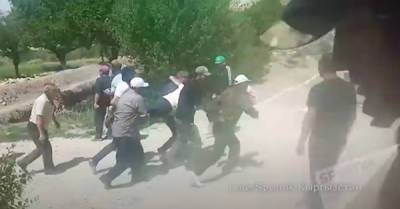 Таджикские и киргизские пограничники обстреливают заставы друг друга на спорном участке