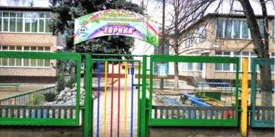 Воспитательнице детсада в Запорожье, из окна которого выпал ребенок, сообщили о подозрении