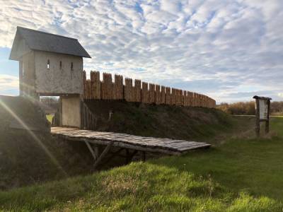 Крупнейшая в мире реплика крепости раннего Средневековья почти готова