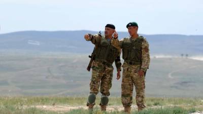 К киргызско-таджикской границе с обеих сторон стягиваются войска