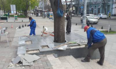 Вандалы устроили новые бесчинства в центре Одессы: не угодил памятник актрисе