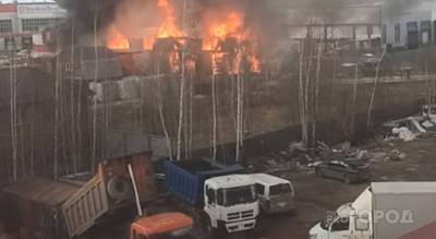 В Чебоксарах горят склады: огонь виден за километры