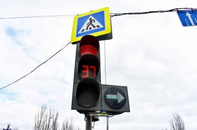 Светофор разрешил поворот на красный свет с Гагарина на Липовскую