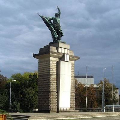 СК возбудил дело из-за осквернения памятника красноармейцам в Чехии