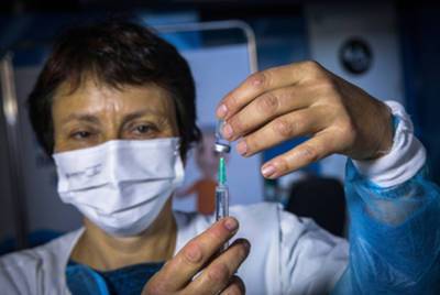 Минздрав: прививка от Pfizer может быть неэффективна против индийской мутации коронавируса