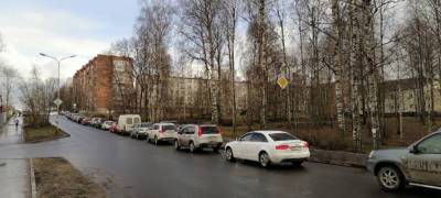 Три столкнувшиеся машины устроили «пробку» на дороге в Петрозаводске (ФОТО)